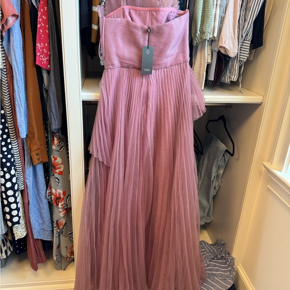 Theia Delphine pleated organza gown - Picture 8 of 8